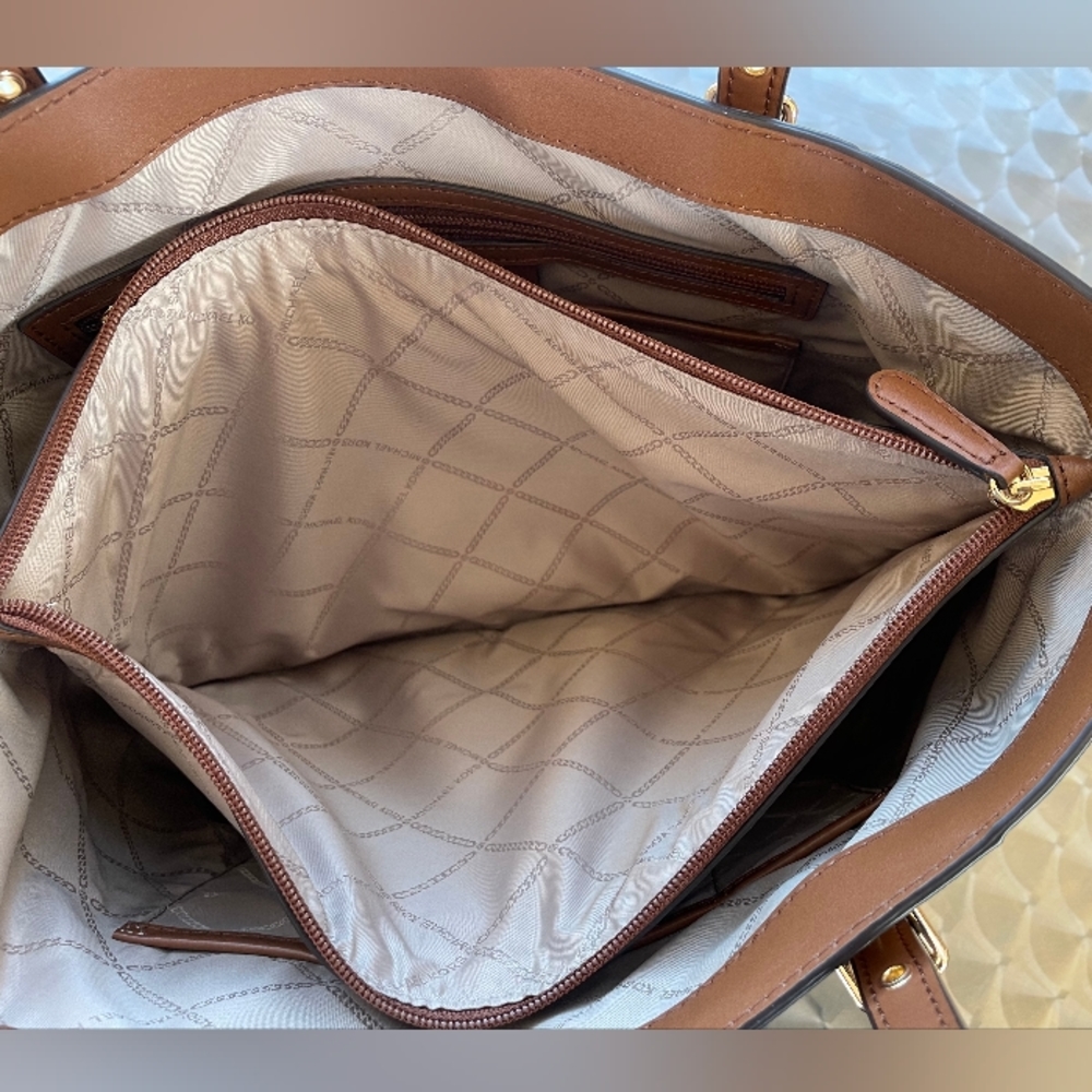 $258 Michael Kors Voyager Leather EW Tote Designer Bag MK Handbag - Picture 5 of 7